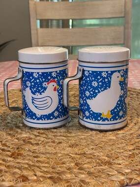Vintage Country Calico Tin Chicken and Duck Stovetop Salt and Pepper Shakers